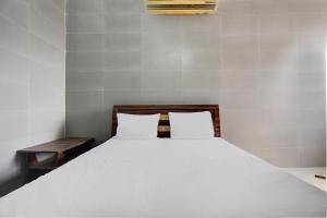 Letto o letti in una camera di OYO Ramdev Hotel & Guest-house