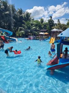a group of people in the water at a water park at Fazendinha Parque Raposa in Iguaíba