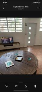 En TV eller et underholdningssystem på Playa Alejandra
