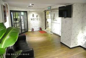 台北的住宿－璽愛旅店，酒店客房带大堂,铺有硬木地板