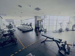 a gym with several treadmills and exercise bikes at Suite Riverfront Puerto Santa Ana in Guayaquil