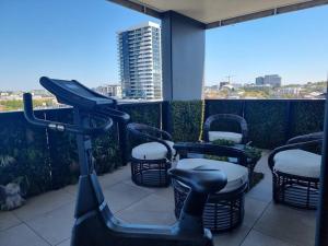 Rõdu või terrass majutusasutuses 2 Bedrooms Aptmt with Ocean View