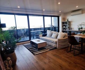 Istumisnurk majutusasutuses 2 Bedrooms Aptmt with Ocean View