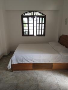 a bedroom with a bed and a window at Espaço do Bem Recife in Recife