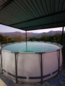 Bazén v ubytování Fresca casa de descanso en La Jagua nebo v jeho okolí