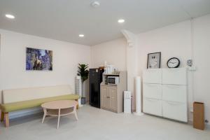a living room with a bench and a refrigerator at Yimwhan House 02, Ayutthaya old town in Phra Nakhon Si Ayutthaya