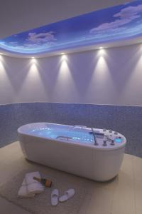a bath tub in a room with a blue ceiling at Upstalsboom Kühlungsborn in Kühlungsborn