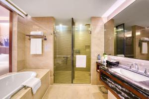 Enlux Hotel tesisinde bir banyo