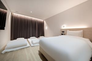 Krevet ili kreveti u jedinici u objektu Hound Hotel Mokpo Peace Plaza