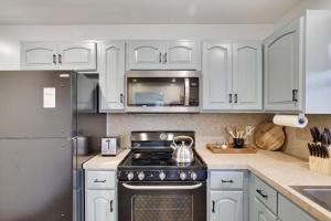 Gallery image of 15 Min to Ski Resorts, Dog Friendly, Cozy 3 BR, Game Area & Fire Pit in East Stroudsburg