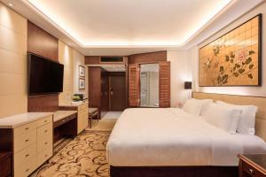 Voodi või voodid majutusasutuse The Langham Hong Kong toas +37 fotot