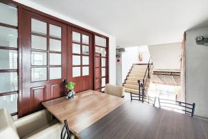 Freesia Bangphi Guest House的休息区