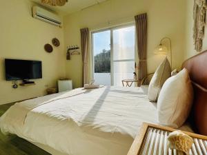 A bed or beds in a room at W24 Kenting Hostel II