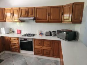 Cucina o angolo cottura di Fairy-Tern Chalets Cerf Island