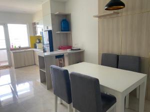 Una cocina o cocineta en Beach Apartment