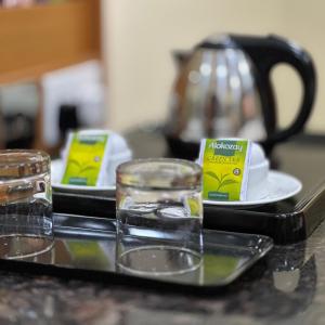 Příslušenství pro přípravu čaje a kávy v ubytování Remal Ibri hotel