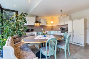 a kitchen and dining room with a table and chairs at Ferienwohnung Frechehof 74qm in Bad Peterstal