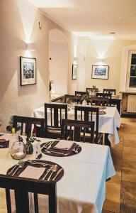 a restaurant with tables and chairs with white table cloth at AquaQuell Bad Pilzweg in Fürstenzell