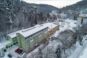 Kış mevsiminde Hotel Lužice