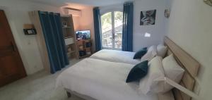 Postel nebo postele na pokoji v ubytování Studio 30 M² avec piscine et vue exceptionnelle
