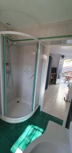 Koupelna v ubytování Studio 30 M² avec piscine et vue exceptionnelle + 27 fotografií