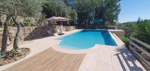Bazén v ubytování Studio 30 M² avec piscine et vue exceptionnelle nebo v jeho okolí