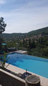 Bazén v ubytování Studio 30 M² avec piscine et vue exceptionnelle nebo v jeho okolí