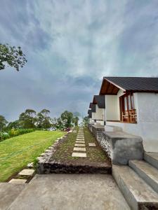 a house with a pathway leading up to it at Bali Sunrise Cabin in Bangli