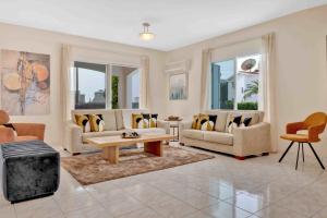 Posezení v ubytování Phaedrus Living: Coral Bay Luxury Villa + 21 fotografií