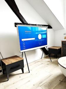 a large screen television in a room at Altbauloft, frisch saniert, mitten in Hameln in Hameln