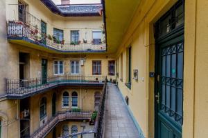 Μπαλκόνι ή βεράντα στο Central Cityscape Retreat by NW