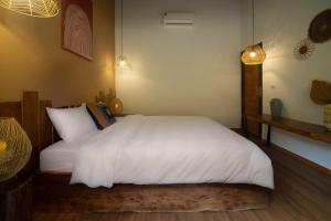 Una cama o camas en una habitación de Vayang Retreat and Camping