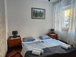 a bedroom with two beds and a window at DW Agat in Karpacz