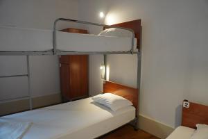 Cama ou camas em um quarto em HI Guimaraes - Pousada de Juventude