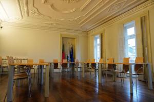 Área de negócios e/ou sala de conferências em HI Guimaraes - Pousada de Juventude