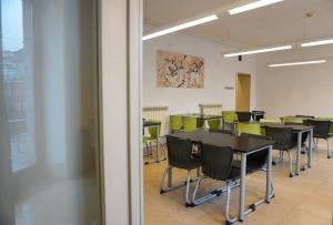 a conference room with a table and chairs at HI Guimaraes - Pousada de Juventude in Guimarães