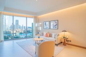 Posezení v ubytování Address Dubai Opera, Full Burj Khalifa and Fountain View by Gardenia Suites