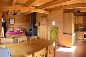 a log cabin with a kitchen and a bedroom at Chalet individuel, piscine sauna in Le Dévoluy