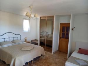 Postel nebo postele na pokoji v ubytování Le Mas de l'Escaillon