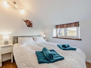 a bedroom with a bed with blue towels on it at 1 Bed in Bideford 90386 in Chapelton