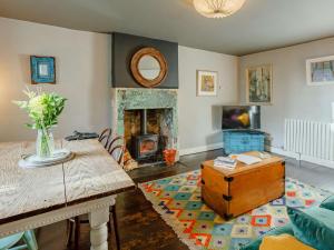 a living room with a table and a fireplace at 2 Bed in Bath 90431 in Wingfield