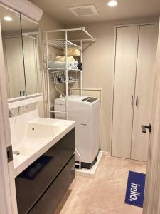 a bathroom with a sink and a washer and dryer at tokyo tower N&F in Tokyo
