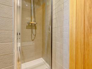 Ένα μπάνιο στο 3 Bed in Kington 90768 +29 φωτογραφίες