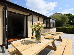 Κήπος έξω από το 3 Bed in Kington 90768