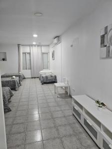 a room with two beds and a room with two tables at MHrosa in Valencia +3 photos