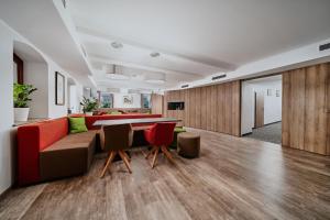 TV a/nebo společenská místnost v ubytování Seehotel im Weyer