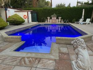 Πισίνα στο ή κοντά στο Villa Anthiana