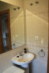 Ένα μπάνιο στο Apartamento en Altos de Pesués