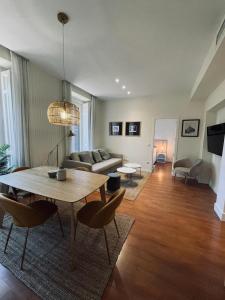 a living room with a table and a couch at New Stylish Apt 5pax en la Plaza de Espana in Madrid