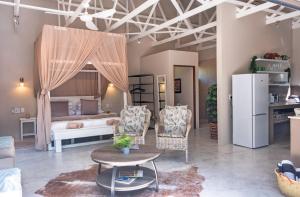 Kuchyň nebo kuchyňský kout v ubytování Wild Honey Studio